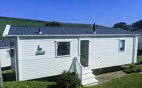 Large 4 Person Couples And Family Caravan In Newquay Bay Resort