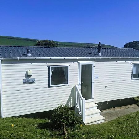 Large 4 Person Couples And Family Caravan In Newquay Bay Resort Exterior photo
