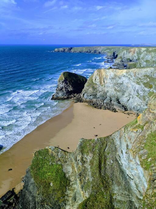Large 4 Person Couples And Family Caravan In Newquay Bay Resort Exterior photo