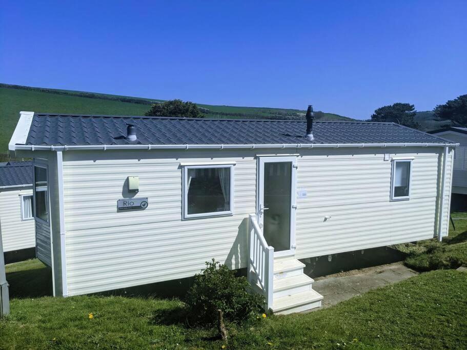 Large 4 Person Couples And Family Caravan In Newquay Bay Resort Exterior photo