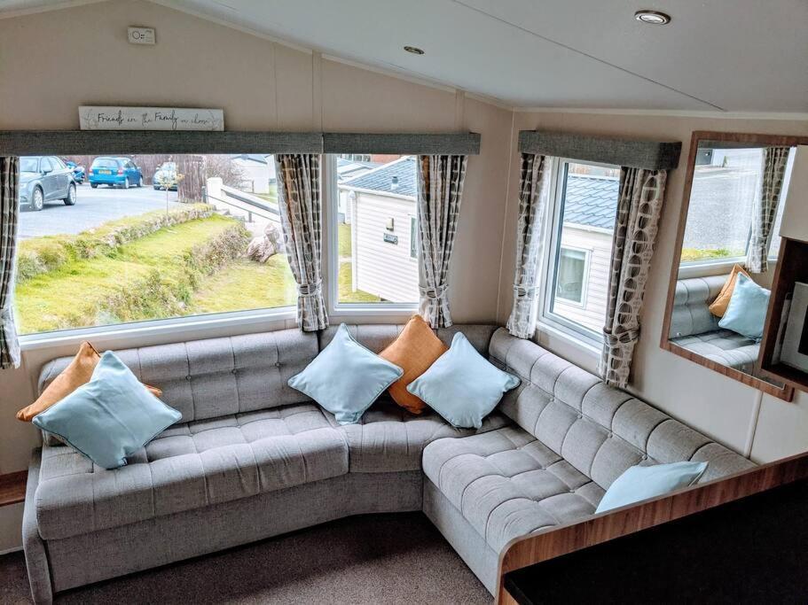 Large 4 Person Couples And Family Caravan In Newquay Bay Resort Exterior photo