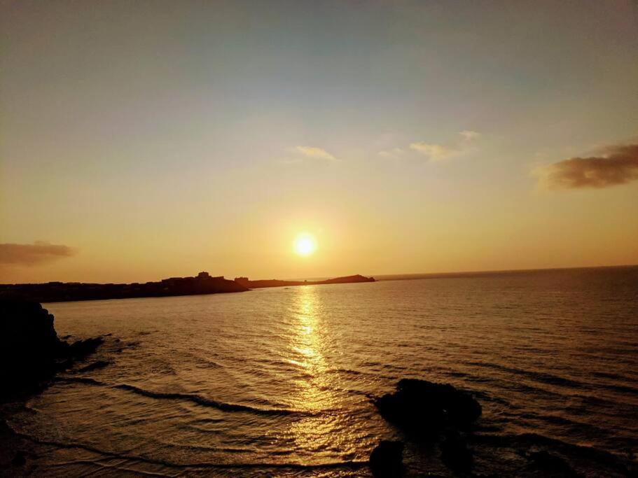 Large 4 Person Couples And Family Caravan In Newquay Bay Resort Exterior photo