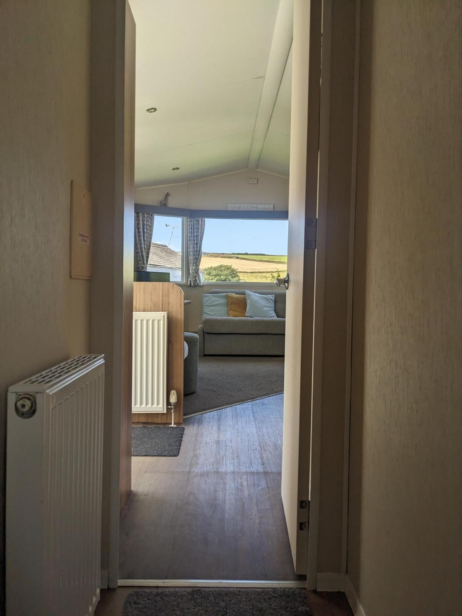 Large 4 Person Couples And Family Caravan In Newquay Bay Resort Exterior photo